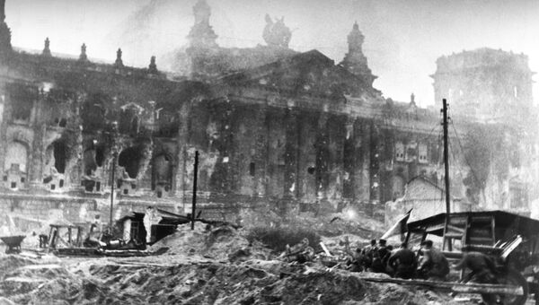 Бой за Рейхстаг. Великая Отечественная война 1941-1945 Бой за Рейхстаг. Великая Отечественная война 1941-1945