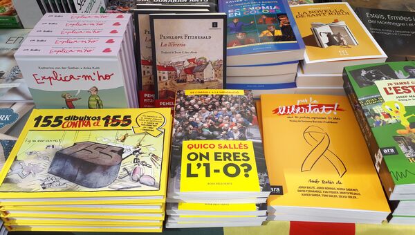Продажа книг в день Сан-Жорди в Барселоне Продажа книг в день Сан-Жорди в Барселоне