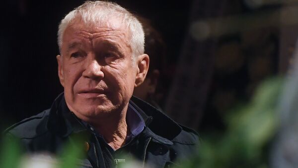 Актер Сергей Гармаш на церемонии прощания с народной артисткой России Ниной Дорошиной в московском театре Современник. 24 апреля 2018 Актер Сергей Гармаш на церемонии прощания с народной артисткой России Ниной Дорошиной в московском театре Современник. 24 апреля 2018