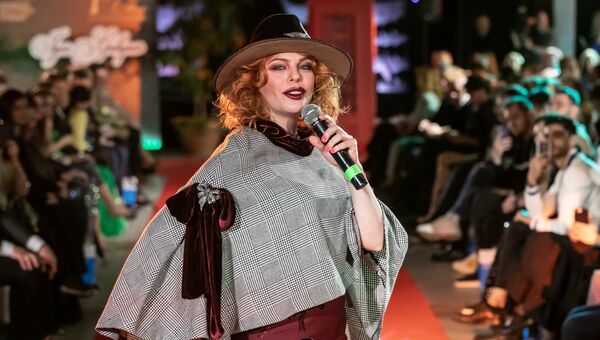 Fashion-шоу фонда Русский Силуэт в галерее искусств Зураба Церетели в рамках 40-го ММКФ Fashion-шоу фонда Русский Силуэт в галерее искусств Зураба Церетели в рамках 40-го ММКФ