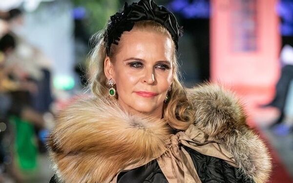Fashion-шоу фонда Русский Силуэт в галерее искусств Зураба Церетели в рамках 40-го ММКФ Fashion-шоу фонда Русский Силуэт в галерее искусств Зураба Церетели в рамках 40-го ММКФ