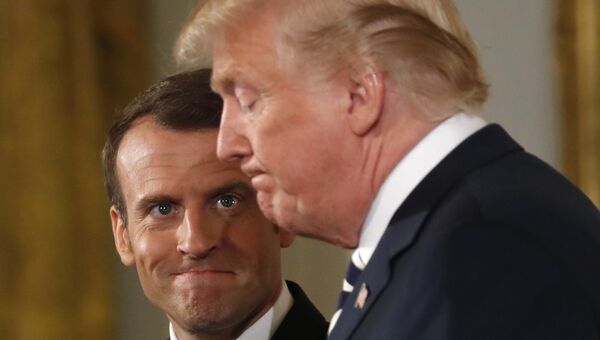 Президент Франции Эммануэль Макрон и президент США Дональд Трамп во время встречи в Белом доме, США. 24 апреля 2018 Президент Франции Эммануэль Макрон и президент США Дональд Трамп во время встречи в Белом доме, США. 24 апреля 2018