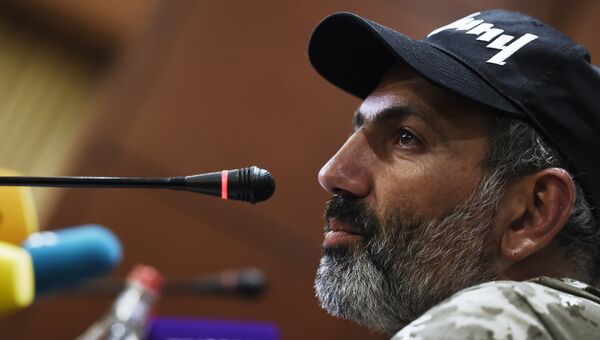 Лидер протестного движения Никол Пашинян на пресс-конференции в Ереване Лидер протестного движения Никол Пашинян на пресс-конференции в Ереване