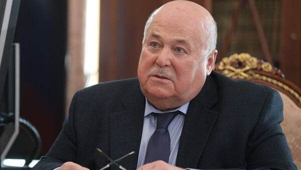 Председатель Союза театральных деятелей РФ Александр Калягин во время встречи с президентом РФ Владимиром Путиным. 28 апреля 2018 Председатель Союза театральных деятелей РФ Александр Калягин во время встречи с президентом РФ Владимиром Путиным. 28 апреля 2018