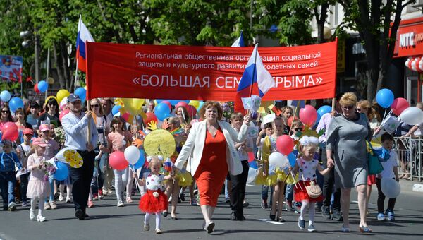 Участники первомайской демонстрации в Симферополе. 1 мая 2018 Участники первомайской демонстрации в Симферополе. 1 мая 2018