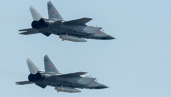 Многоцелевые истребители МиГ-31 с гиперзвуковыми ракетами Кинжал. Архивное фото Многоцелевые истребители МиГ-31 с гиперзвуковыми ракетами Кинжал. Архивное фото