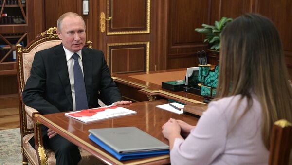 Президент РФ Владимир Путин и генеральный директор АСИ Светлана Чупшева во время встречи. 4 мая 2018 Президент РФ Владимир Путин и генеральный директор АСИ Светлана Чупшева во время встречи. 4 мая 2018
