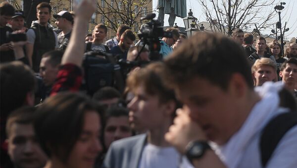 Участники несанкционированной акции оппозиции на Пушкинской площади в Москве. 5 мая 2018 Участники несанкционированной акции оппозиции на Пушкинской площади в Москве. 5 мая 2018