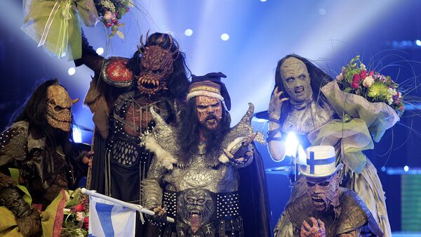 Финская группа Лорди (Lordi) празднует победу в конкурсе Евровидение-2006 Финская группа Лорди (Lordi) празднует победу в конкурсе Евровидение-2006
