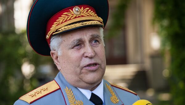 Генерал-полковник Антон Терентьев во время церемонии передачи бюста маршала Жукова в дар музею Бероин-Карлхорт в Берлине Генерал-полковник Антон Терентьев во время церемонии передачи бюста маршала Жукова в дар музею Бероин-Карлхорт в Берлине