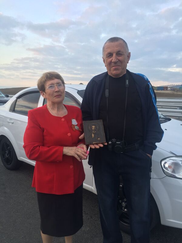 Валентина и Анатолий Булах на открытии автомобильного движения по Крымскому мосту Валентина и Анатолий Булах на открытии автомобильного движения по Крымскому мосту