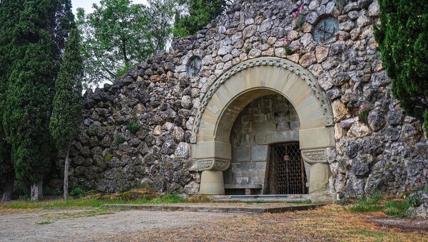 Склеп Березиных-Соловьевых, МДЦ Артек Склеп Березиных-Соловьевых, МДЦ Артек