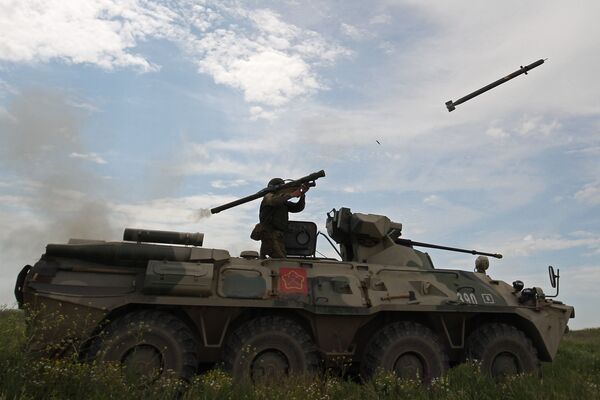 Военнослужащий стреляет из переносного зенитного ракетного комплекса Игла на всеармейском конкурсе Чистое небо-2018 Военнослужащий стреляет из переносного зенитного ракетного комплекса Игла на всеармейском конкурсе Чистое небо-2018