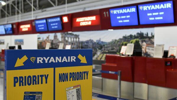 Регистрационная стойка Ryanair в аэропорту Рим-Чампино. Архивное фото Регистрационная стойка Ryanair в аэропорту Рим-Чампино. Архивное фото