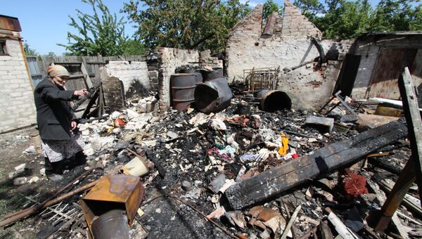 Последствия обстрела ВСУ жилого дома в Донбассе. Архивное фото Последствия обстрела ВСУ жилого дома в Донбассе. Архивное фото