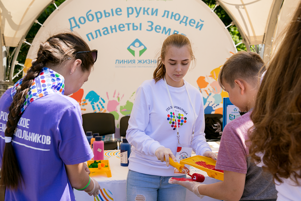 Участники и гости Большого фестиваля добровольцев в Сокольниках Участники и гости Большого фестиваля добровольцев в Сокольниках