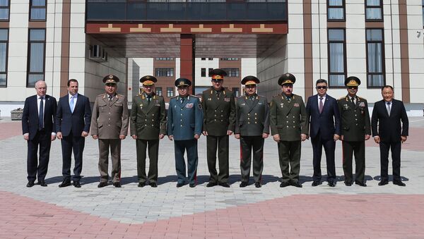 Министр обороны РФ Сергей Шойгу во время посещения Кызылского Президентского Кадетского училища. 6 июня 2018 Министр обороны РФ Сергей Шойгу во время посещения Кызылского Президентского Кадетского училища. 6 июня 2018