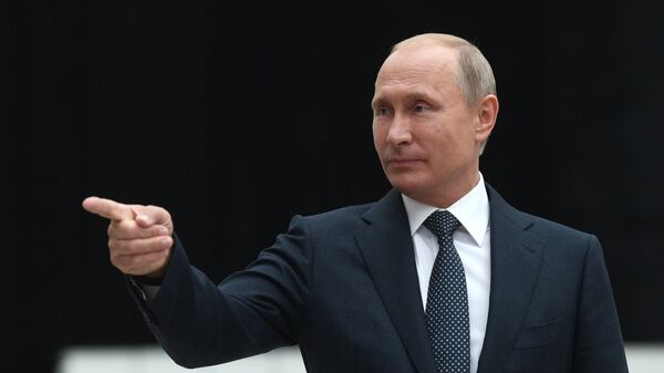 Президент РФ Владимир Путин отвечает на вопросы журналистов после ежегодной специальной программы Прямая линия с Владимиром Путиным в Гостином дворе. 7 июня 2018 Президент РФ Владимир Путин отвечает на вопросы журналистов после ежегодной специальной программы Прямая линия с Владимиром Путиным в Гостином дворе. 7 июня 2018