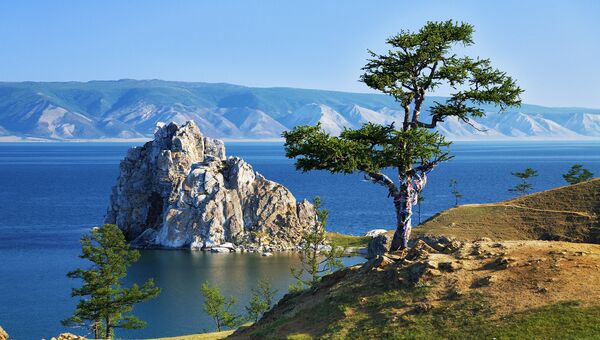 Дерево желаний на озере Байкал Дерево желаний на озере Байкал