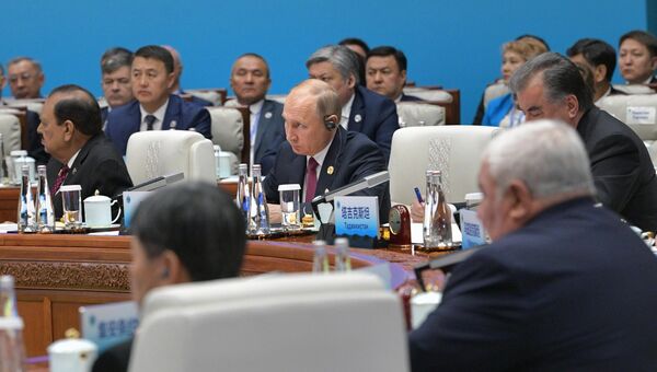 Президент РФ В. Путин на саммите ШОС в Китае. День второй Президент РФ В. Путин на саммите ШОС в Китае. День второй