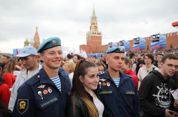 Участники празднования Дня России на Красной площади. 12 июня 2018 Участники празднования Дня России на Красной площади. 12 июня 2018