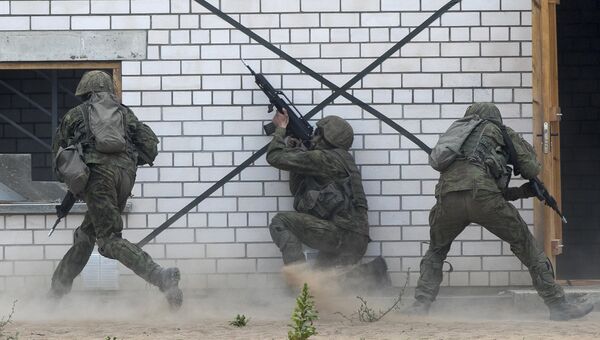 Военнослужащие НАТО во время военных учений Saber Strike 2018 в Пабраде, Литва. 11 июня 2018 Военнослужащие НАТО во время военных учений Saber Strike 2018 в Пабраде, Литва. 11 июня 2018