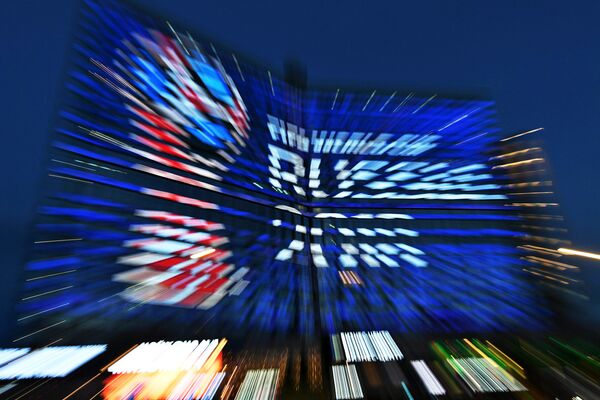 Символика чемпионату мира по футболу FIFA-2018 на домах-книжках на Новом Арбате в Москве Символика чемпионату мира по футболу FIFA-2018 на домах-книжках на Новом Арбате в Москве