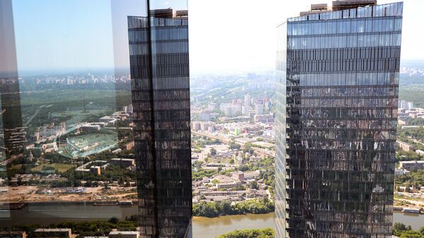 Строительство купола небоскреба в центре делового квартала Москва-Сити Строительство купола небоскреба в центре делового квартала Москва-Сити