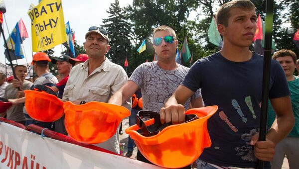 Шахтеры на акции протеста у здания Рады Украины в Киеве. 19 июня 2018 Шахтеры на акции протеста у здания Рады Украины в Киеве. 19 июня 2018