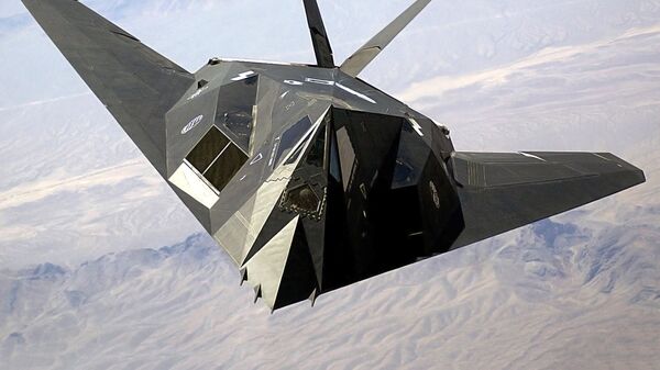 Американский бомбардировщик-невидимка F-117 Американский бомбардировщик-невидимка F-117