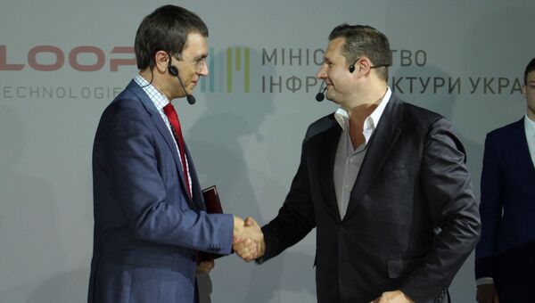 Министр инфраструктуры Украины Владимир Омелян и исполнительный директор Нyperloop Transportation Technologies Дирк Алборн Министр инфраструктуры Украины Владимир Омелян и исполнительный директор Нyperloop Transportation Technologies Дирк Алборн