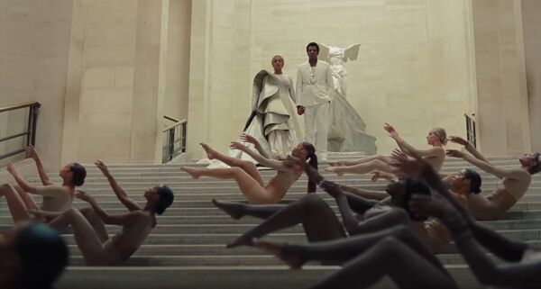 Кадр из клипа The Carters Кадр из клипа The Carters