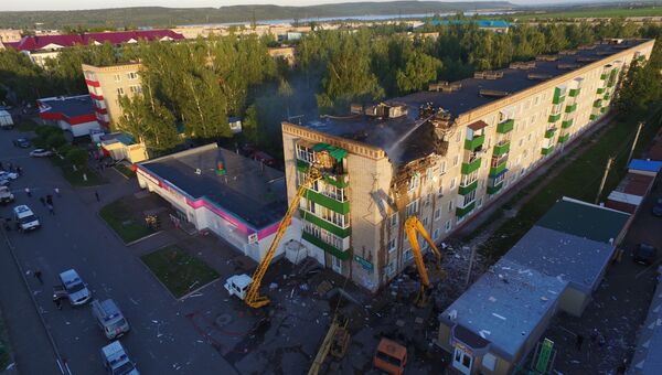 Ликвидация последствий взрыва газа в жилом доме в городе Заинск, Татарстан. Архивное фото Ликвидация последствий взрыва газа в жилом доме в городе Заинск, Татарстан. Архивное фото