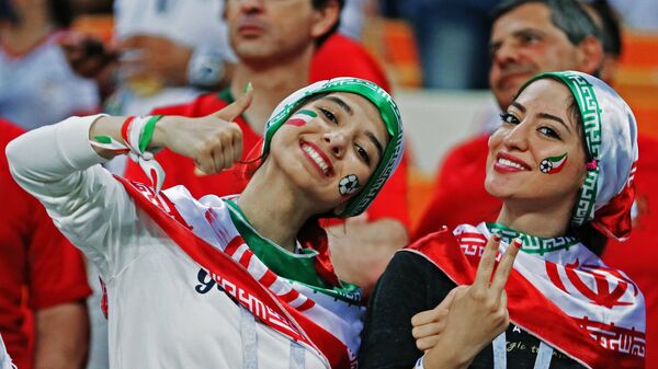 Болельщицы сборной Ирана на матче группового этапа чемпионата мира по футболу между сборными Ирана и Португалии