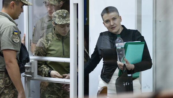 Надежда Савченко на заседании Шевченковского районного суда в Киеве. Архивное фото. Надежда Савченко на заседании Шевченковского районного суда в Киеве. Архивное фото.