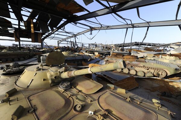 Разрушенная в результате бомбардировок НАТО военная база в Ливии. 1 ноября 2011 Разрушенная в результате бомбардировок НАТО военная база в Ливии. 1 ноября 2011
