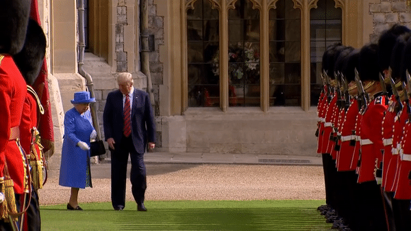 Трамп и Елизавета В Виндзоре видео Трамп и Елизавета В Виндзоре видео