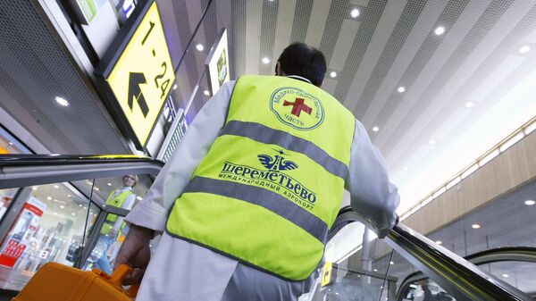 Медикам, работающим в подмосковных аэропортах, прибавят зарплату