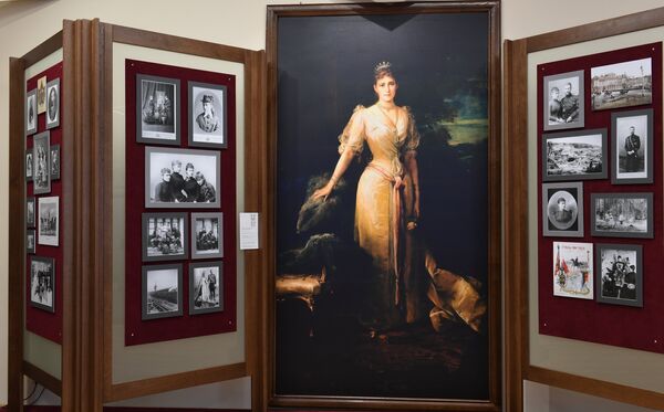 Фотография великой княгини Елисаветы Федоровны в Музее памяти представителей Российского Императорского Дома Напольная школа в городе Алапаевске Фотография великой княгини Елисаветы Федоровны в Музее памяти представителей Российского Императорского Дома Напольная школа в городе Алапаевске