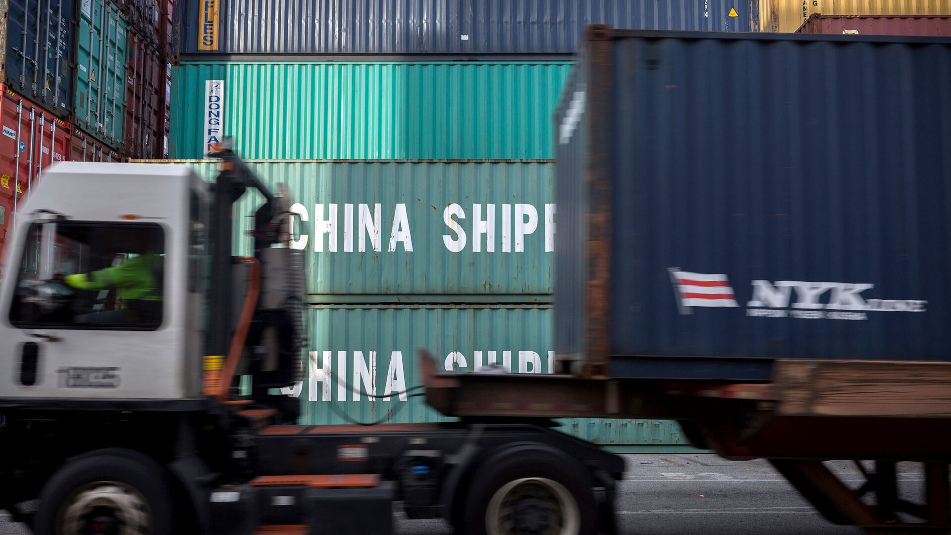 Грузовые контейнеры с китайскими товарами в порту Саванна в США - РИА Новости, 1920, 26.02.2021