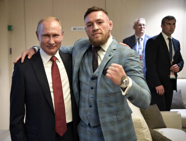 Президент РФ Владимир Путин и ирландский боец без правил Конор Макгрегор Президент РФ Владимир Путин и ирландский боец без правил Конор Макгрегор