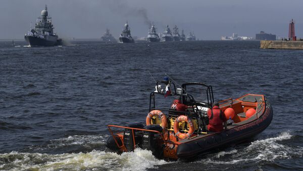 Корабли ВМФ РФ на первой сводной репетиции парада в честь Дня Военно-морского флота в Кронштадте. 22 июля 2018 Корабли ВМФ РФ на первой сводной репетиции парада в честь Дня Военно-морского флота в Кронштадте. 22 июля 2018