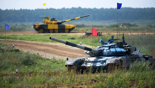 Танки команды армии Армении (на первом плане) и Вьетнама в индивидуальной гонке международных соревнований Танковый биатлон — 2018 на подмосковном полигоне Алабино Танки команды армии Армении (на первом плане) и Вьетнама в индивидуальной гонке международных соревнований Танковый биатлон — 2018 на подмосковном полигоне Алабино