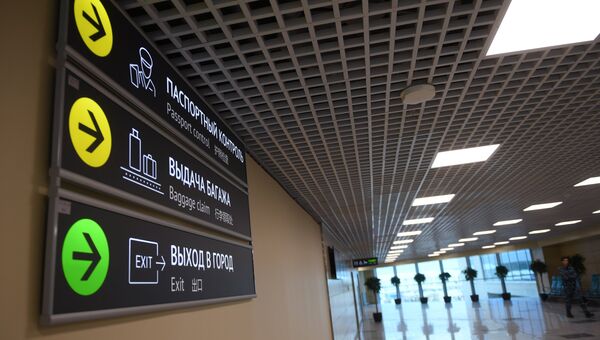 Указатели в зале нового терминала аэропорта Домодедово Указатели в зале нового терминала аэропорта Домодедово