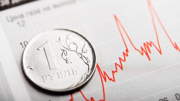 Курс рубля уверенно вырос по отношению к доллару и евро