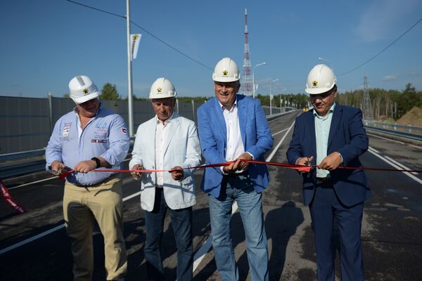 Старт движению по путепроводу дал губернатор Ленинградской области Александр Дрозденко Старт движению по путепроводу дал губернатор Ленинградской области Александр Дрозденко