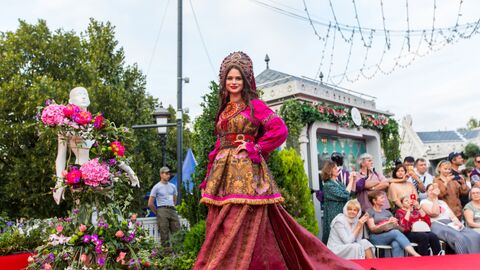 Показ Путешествие по России в рамках V Всероссийской ярмарки одежды Показ Путешествие по России в рамках V Всероссийской ярмарки одежды
