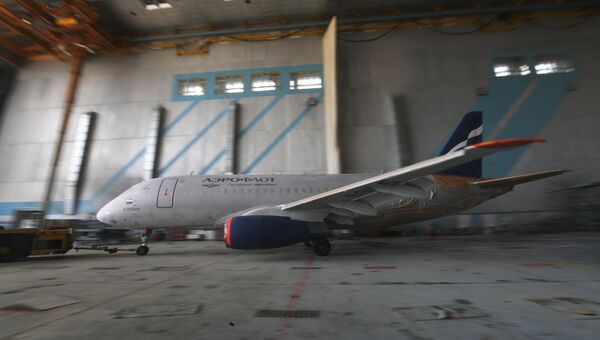 Процесс покраски самолета Sukhoi Superjet 100 Процесс покраски самолета Sukhoi Superjet 100