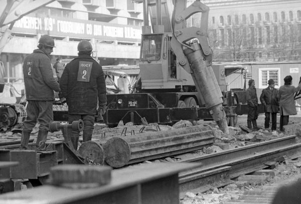 Во время передвижения здания редакции газеты Труд Во время передвижения здания редакции газеты Труд