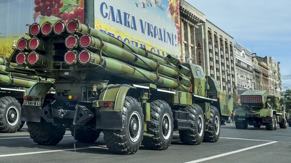 Военная техника вооруженных сил Украины на военном параде в Киеве. Архивное фото Военная техника вооруженных сил Украины на военном параде в Киеве. Архивное фото